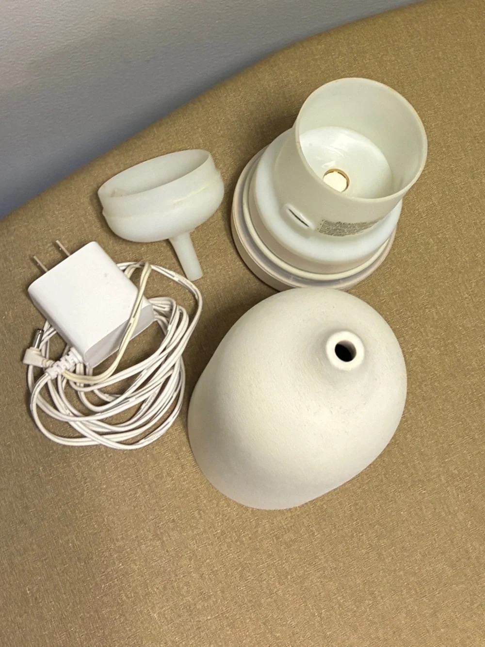 Vitruvi Ceramic Aromatherapy Diffuser in Cream with Amber Accent